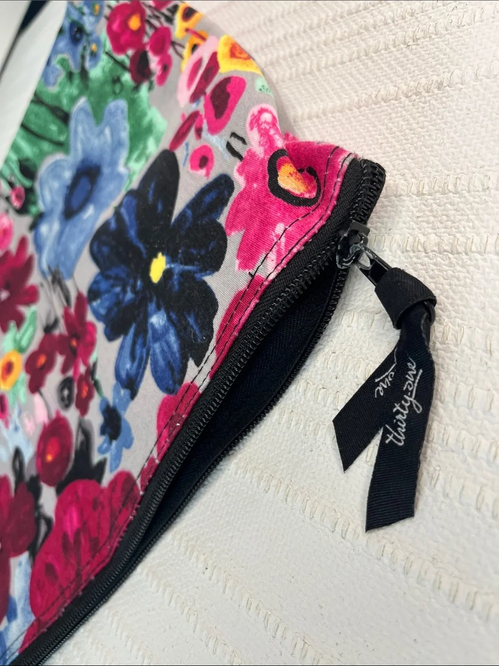 thirty-one Floral Print, Zip top storage Clutch - Multicolor 2